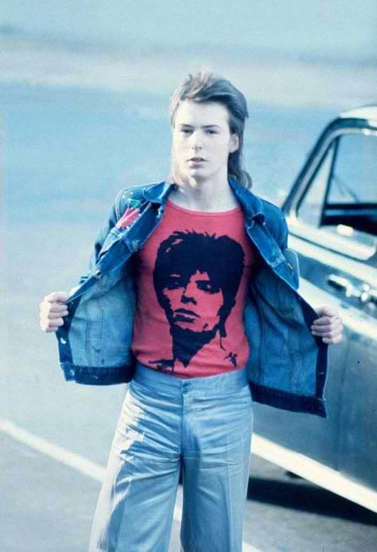 FOTOS GUAPAS Y ROCKERAS - Página 16 Sid-vicios-was-a-bowie-fan-as-you-can-see-on-this-pic-thanks-to-sex-pistols-archives